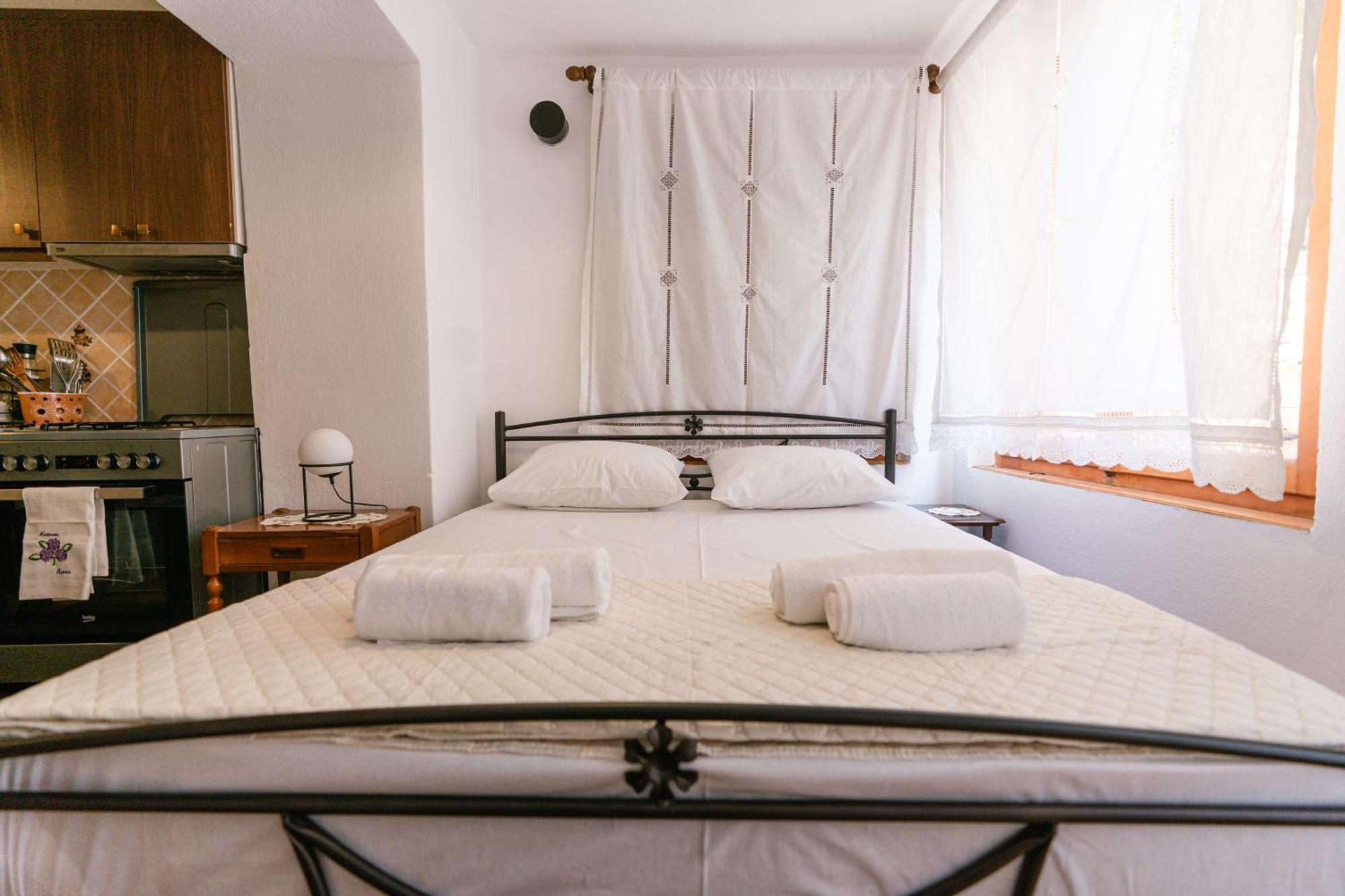 Petrichor Hotel จีโรคาสเตอร์ ภายนอก รูปภาพ