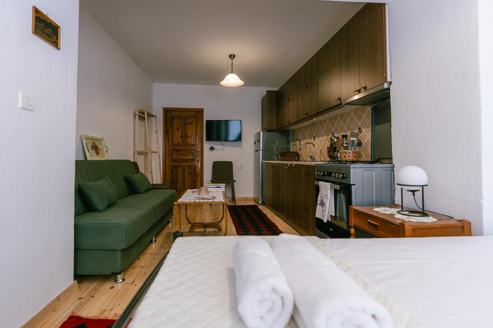 Petrichor Hotel จีโรคาสเตอร์ ภายนอก รูปภาพ