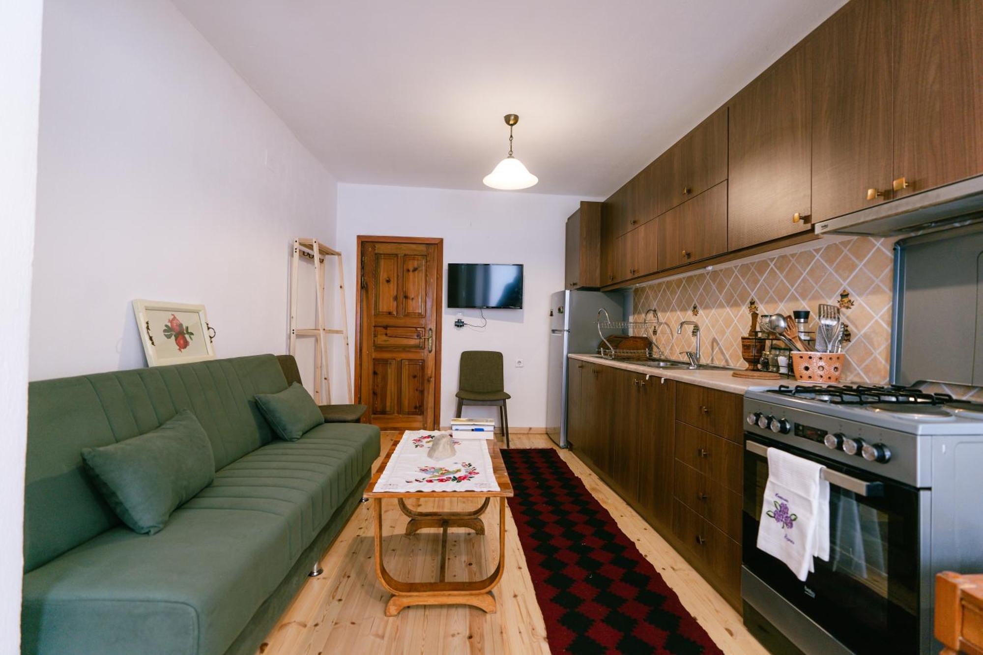 Petrichor Hotel จีโรคาสเตอร์ ภายนอก รูปภาพ