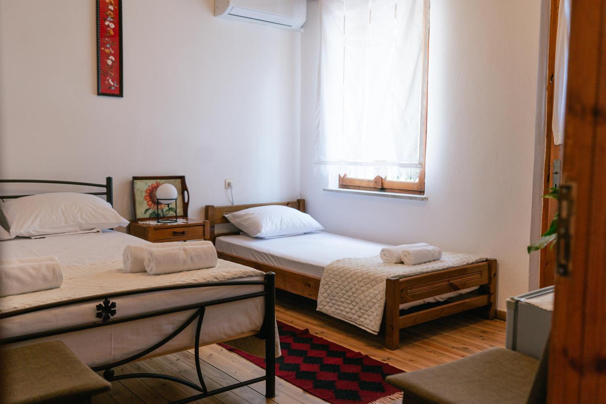Petrichor Hotel จีโรคาสเตอร์ ภายนอก รูปภาพ