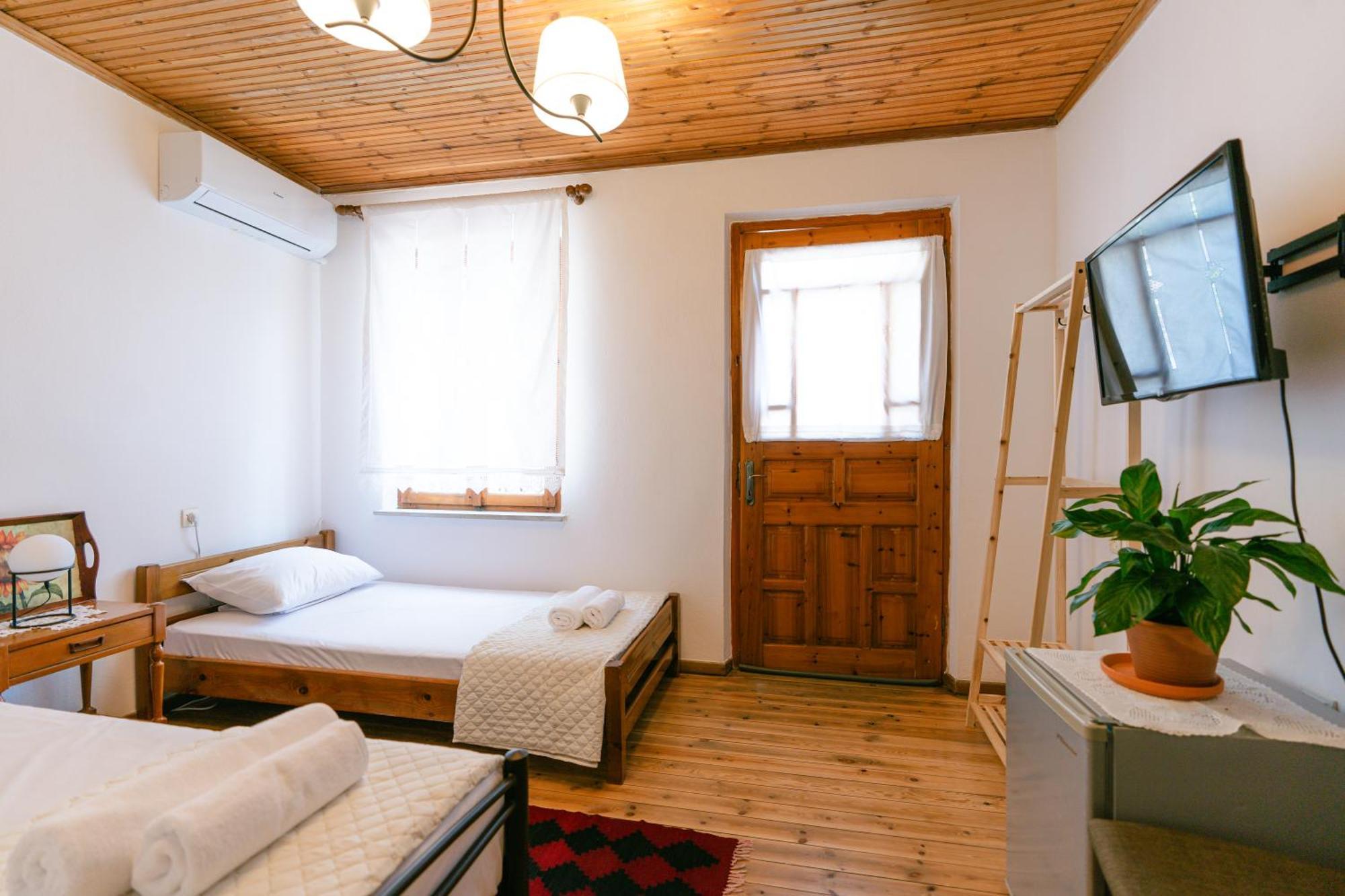 Petrichor Hotel จีโรคาสเตอร์ ภายนอก รูปภาพ