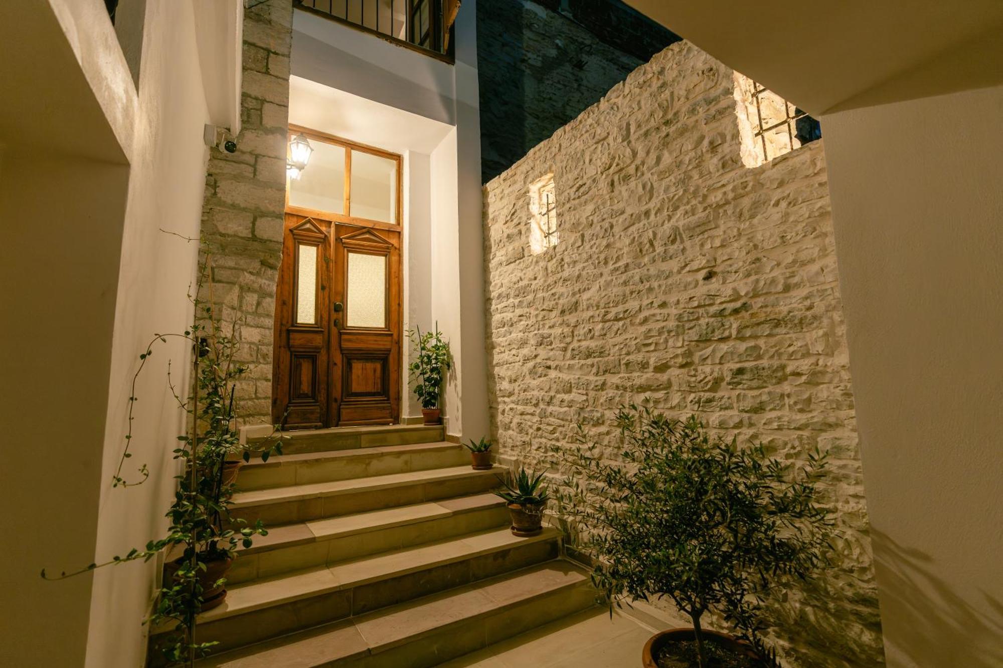 Petrichor Hotel จีโรคาสเตอร์ ภายนอก รูปภาพ